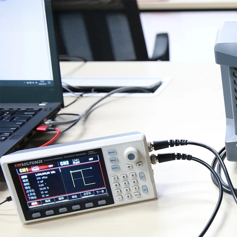Generator Sinyal Fungsi UTG932 - Function Arbitrary Waveform Generator ulasan dan harga